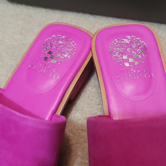 VINCE CAMUTO LOOP HEELED SANDALS FUSHIA - Picture 7 of 12